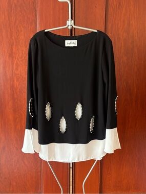JOSEPH RIBKOFF Vintage Y2K Black Embellished Pearl Keyhole Top